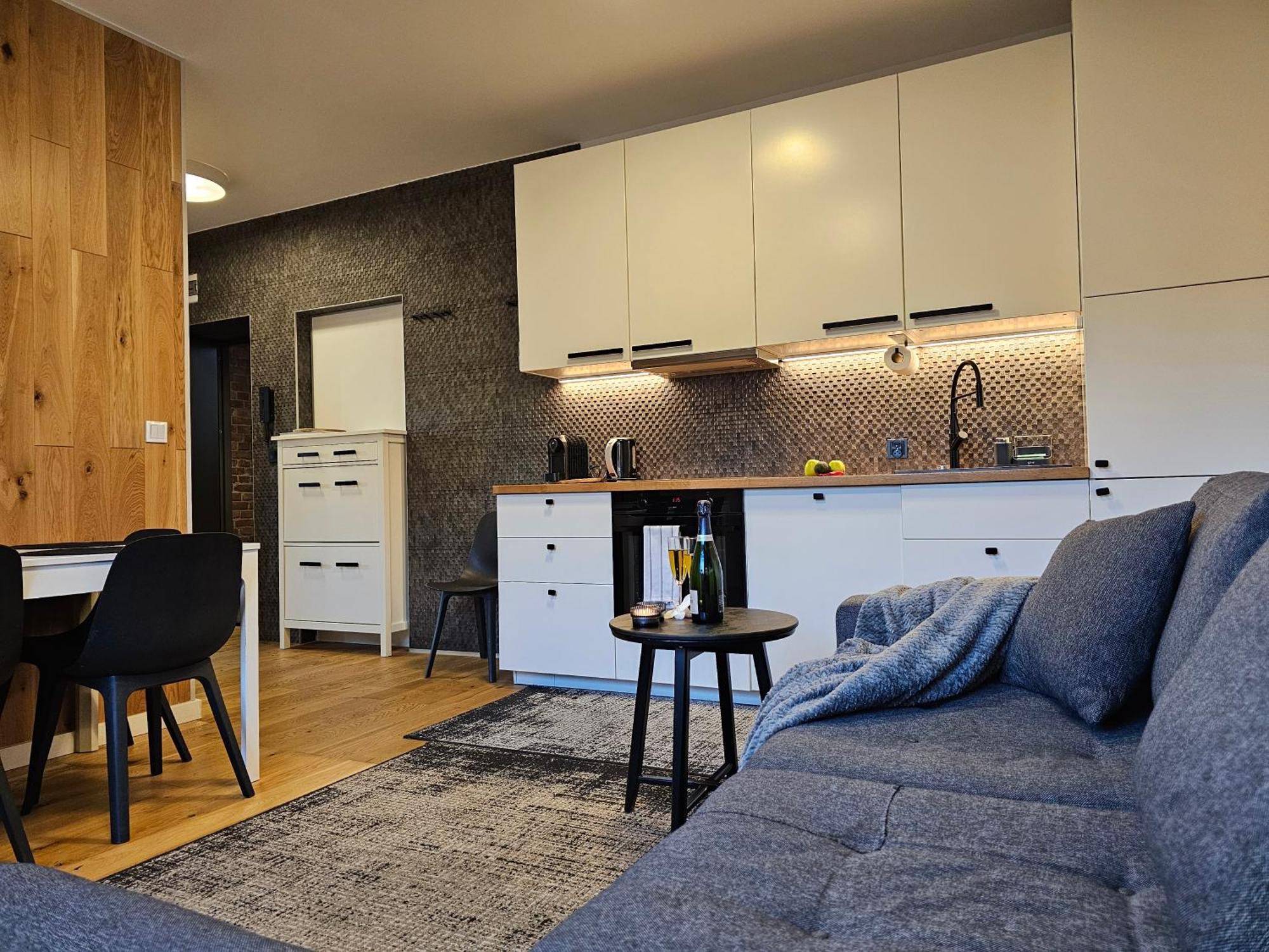 Urban Premium No 3, Free Private Parking, Self Check-in Apartment