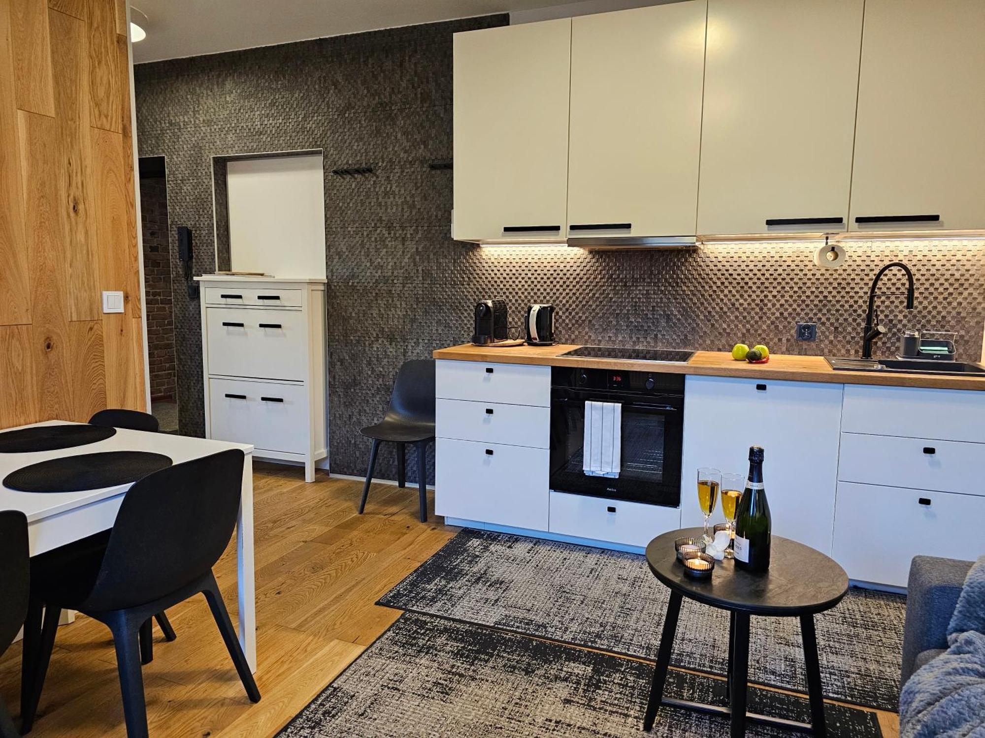 Urban Premium No 3, Free Private Parking, Self Check-in * Chorzow